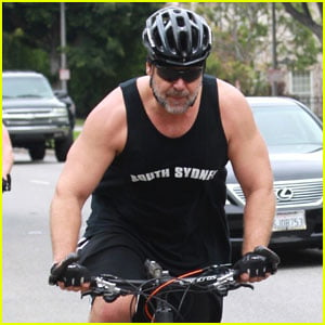 Russell Crowe Shows Off His Biceps During L.A. Bike Ride