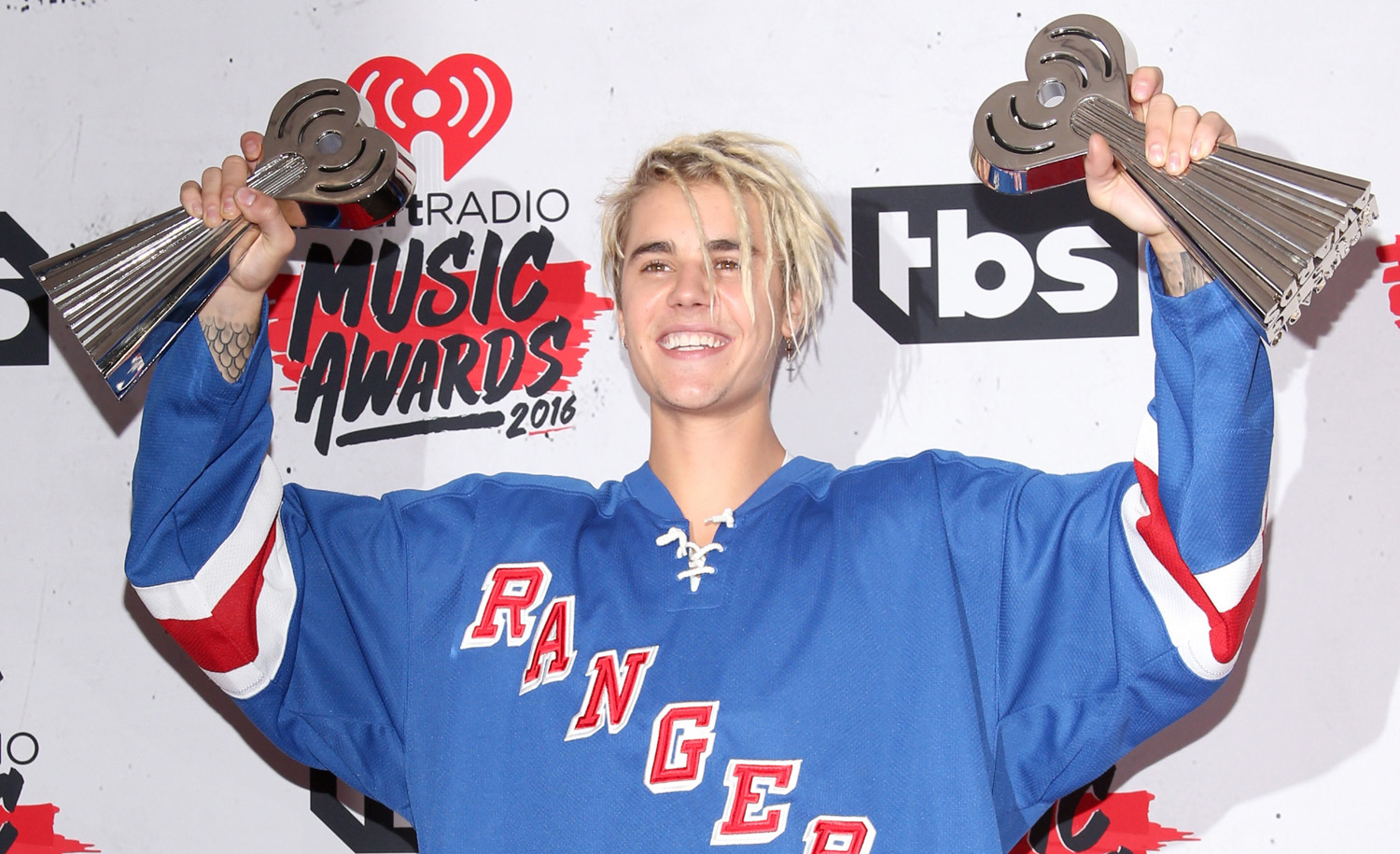 Justin Bieber Wins Male Artist of the Year at iHeartRadio Music Awards