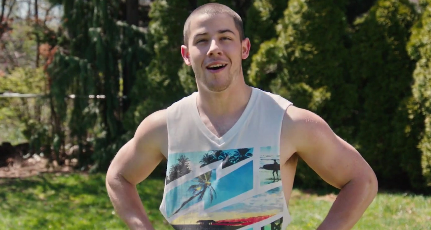 Nick Jonas Is a Sexy Landscaper in ‘SNL’ Skit Julia Louis Dreyfus