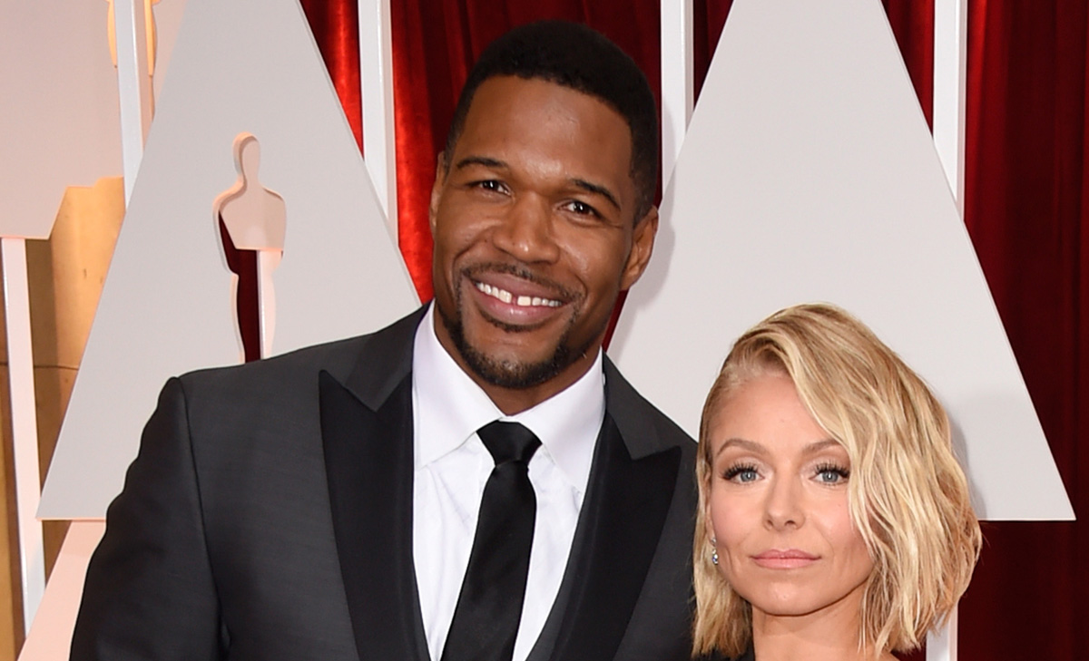 Kelly Ripa Explains Michael Strahan’s Early Departure From ‘Live(02)