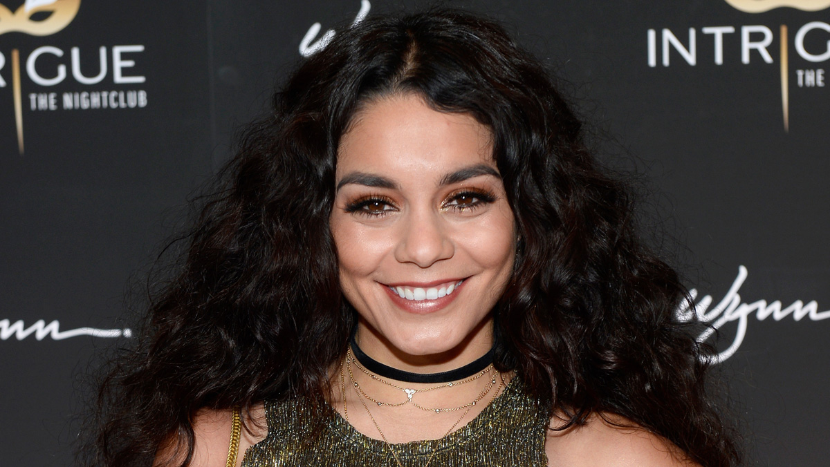 Vanessa Hudgens Opens Up About Her Dad’s Tragic Death After Cancer(02)