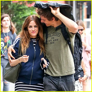 Riley Keough & Hubby Ben Smith-Petersen Cuddle Up in NYC