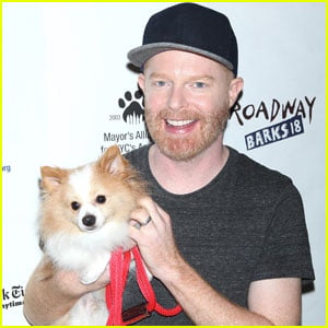 Jesse Tyler Ferguson Gets a Visit From Zach Braff Before Final 'Fully Commited' Show