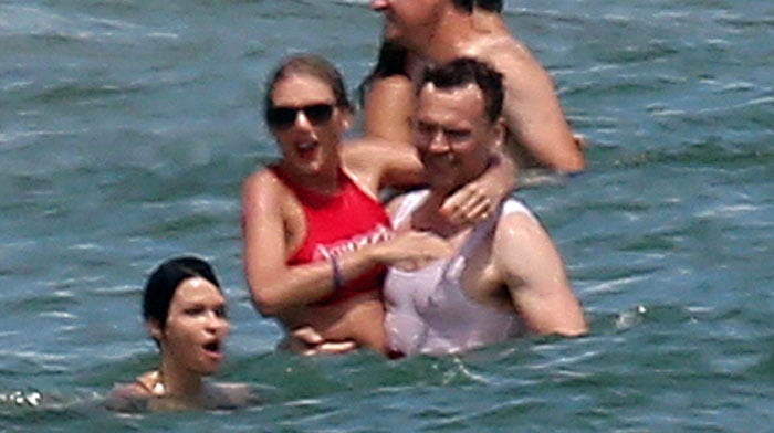 Taylor Swift & Tom Hiddleston Pack on PDA in Front of Her Squad for Fourth of July Weekend!