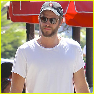 Liam Hemsworth Posts Adorable Pic with Miley Cyrus' Dog!