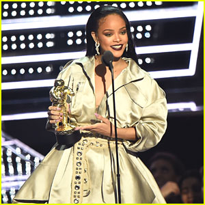 Watch Rihanna's VMAs Video Vanguard Award Speech (Video)