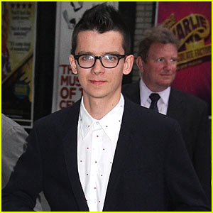 Asa Butterfield Plays an Astronaut From Mars in New 'The Space Between Us' Trailer - Watch!
