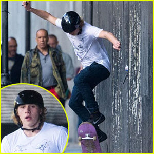Brooklyn Beckham Shows Off His Skateboarding Moves at the Park - Watch Now!