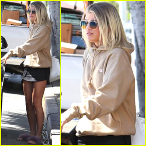 Sofia Richie Finds Some Copies of Her 'Billboard' Issue While Out in LA