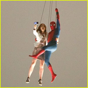 'Spider-Man' Stunt Doubles Hang From a Helicopter!