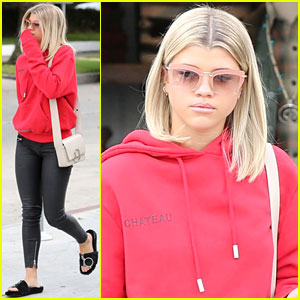 Sofia Richie Snaps a Selfie From Her Early Morning Call Time