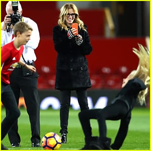 Julia Roberts Is the Best Soccer Mom, Takes Kids to Manchester United Game!
