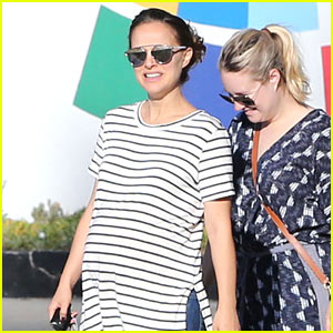 Natalie Portman Shows Off Her Growing Baby Bump While Grabbing Lunch!