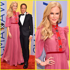 Keith Urban’s Wife Nicole Kidman Shows Support at CMA Awards 2016