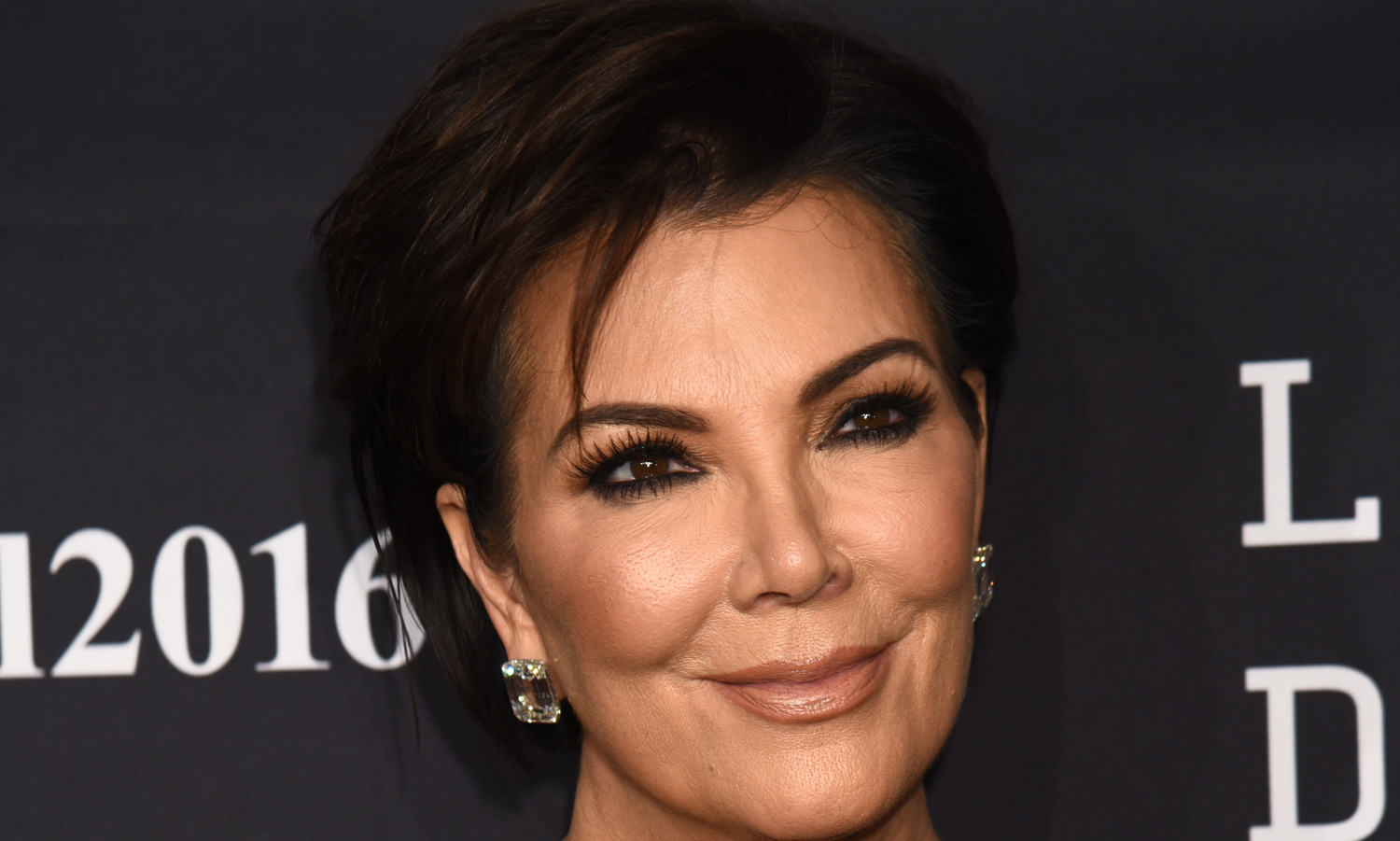 Kris Jenner Donates Gourmet Meals to Skid Row on Christmas Kris(00)