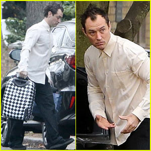 Jude Law Plays Santa Claus on Christmas Day