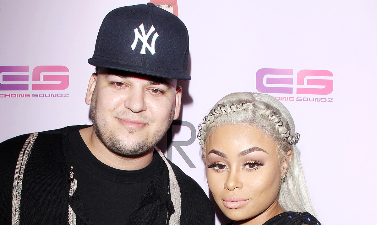 Rob Kardashian & Blac Chyna Instagram Posts Continue See New Comments(02)