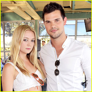 VIDEO: Taylor Lautner & Billie Lourd Spotted Kissing at 'Scream Queens' Wrap Party