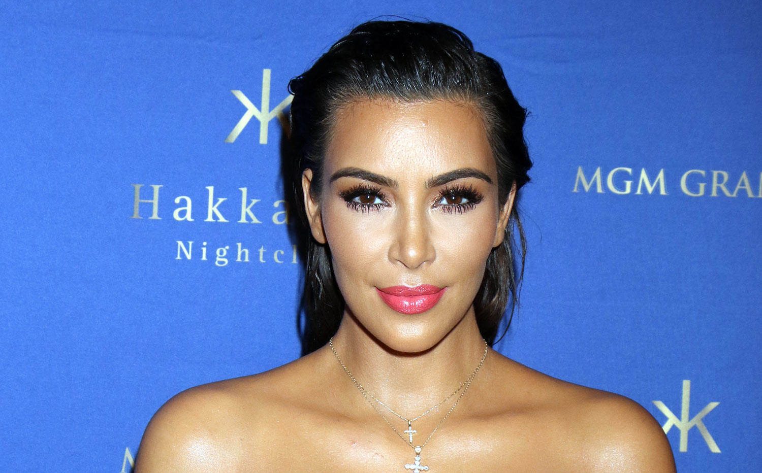 Kim Kardashian Shares Pic of Her Kids Meeting Santa, & Saint is NOT(02)