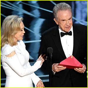 Warren Beatty’s Envelope at Oscars 2017 Said Best Actress, Not Best Picture