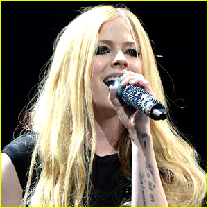 Avril Lavigne's New Album Coming 'Soon,' Sometime in 2017!
