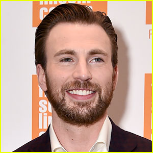 Chris Evans Says He's Never Had a Bad Breakup!
