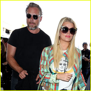 Jessica Simpson Is the Chicest Traveler at LAX Airport Today!