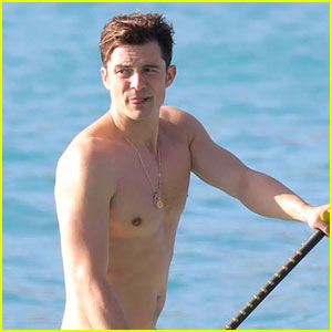 Orlando Bloom Comments on Paddle Boarding Photos for First Time