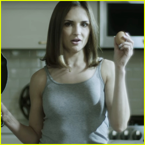 Rachael Leigh Cook Recreates ‘Brain on Drugs’ PSA 20 Years Later
