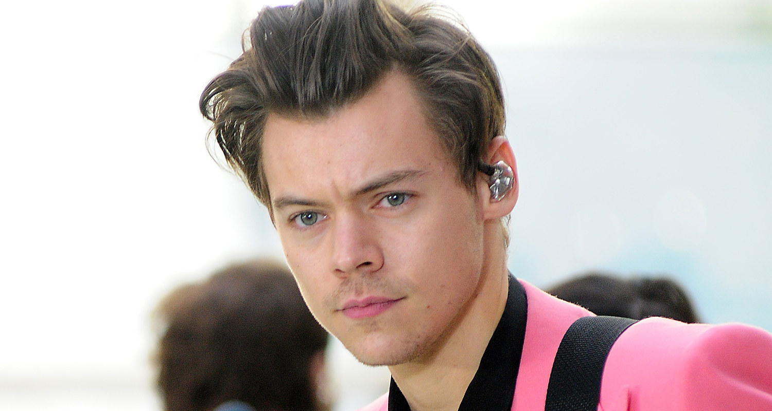 Harry Styles Stops Mexican Concert to Pay Tribute to Manchester Bombing