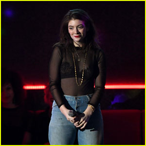 Lorde's Billboard Music Awards 2017 Performance Video - Watch Now!