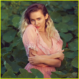 Miley Cyrus Set To Perform New Single 'Malibu' At Billboard Music Awards 2017!