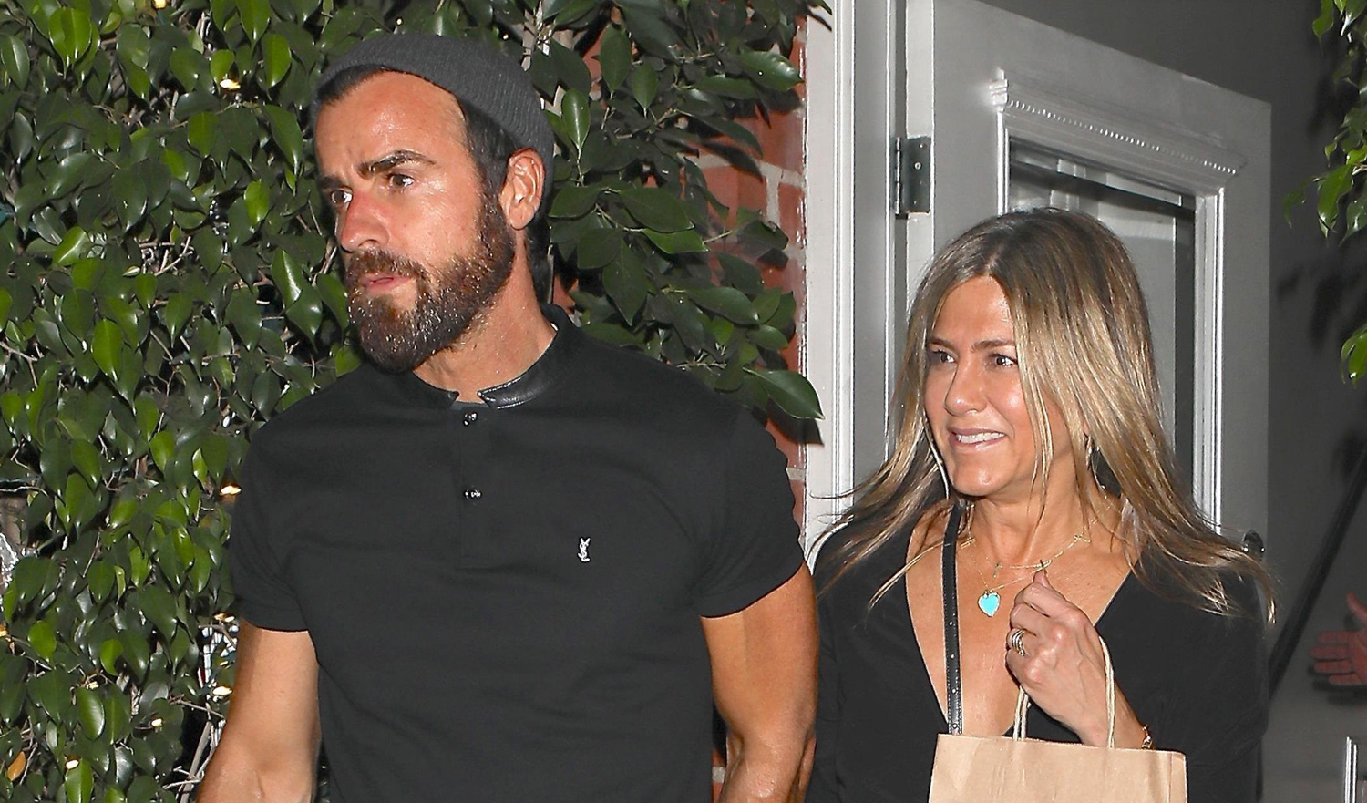 Jennifer Aniston & Justin Theroux Dine with Courteney Cox & More