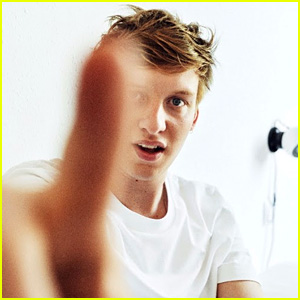 'Budapest' Singer George Ezra Returns with 'Don't Matter Now' - Watch the Video!