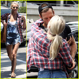 Julianne Hough Kisses Brooks Laich Goodbye at the Airport