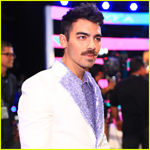 Joe Jonas Rocks a Mustache on MTV VMAs 2017 Red Carpet!