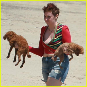 Lena Dunham Hits the Beach With Mindy Kaling & Her Dogs