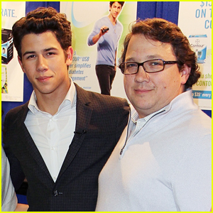 Nick Jonas Says His Dad Is Cancer Free: 'All Is Good'