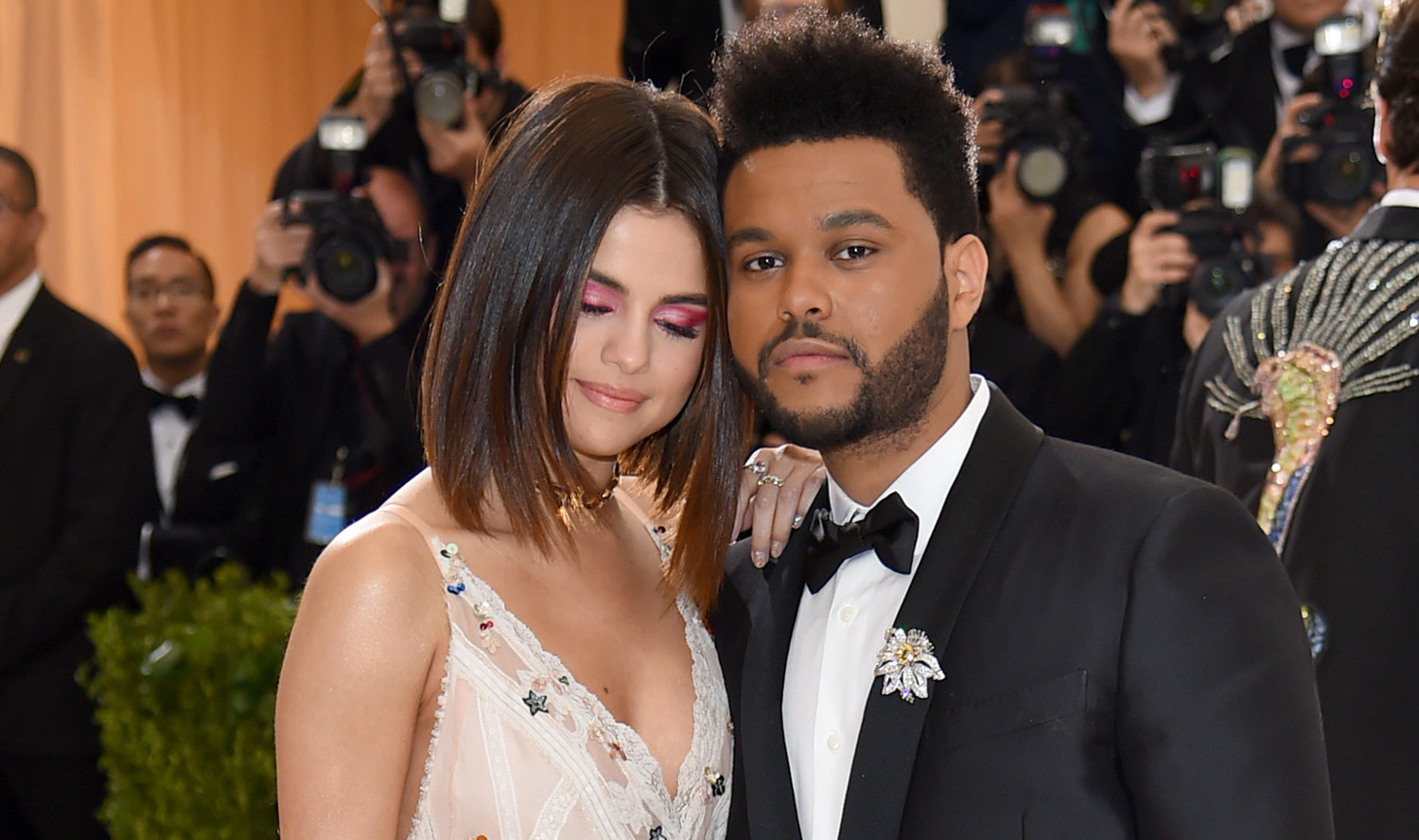 The Weeknd Scheduled His Concerts Around Selena Gomez’s Kidney(02)