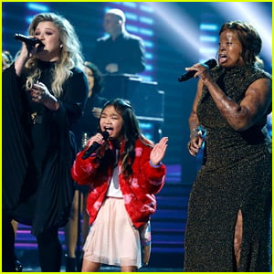 Kelly Clarkson Performs with 'AGT' Contestants Kechi & Angelica Hale During Finale! (Video)