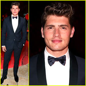 Gregg Sulkin Could Pass for James Bond at Just Jared Halloween Party 2017!