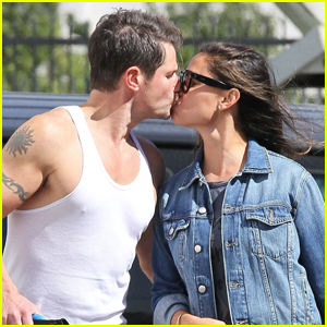 Nick & Vanessa Lachey Show Some PDA After 'DWTS' Rehearsal