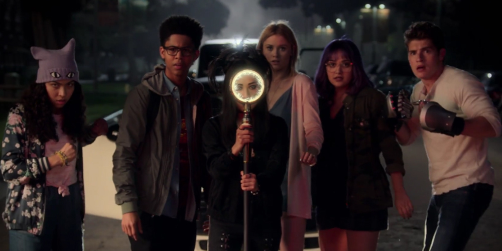 Marvel Premieres Trailer for Upcoming Hulu Series ‘Runaways’ – Watch Now!