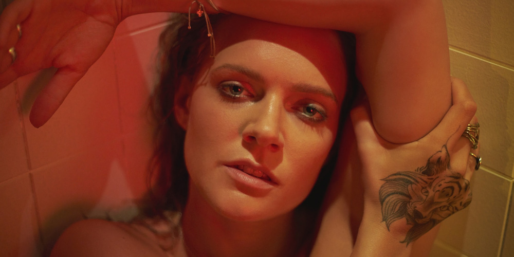 Tove Lo Reveals ‘Blue Lips’ Album Cover, Track Listing & Release Date