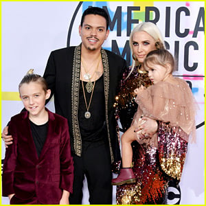 Ashlee Simpson & Evan Ross Attend AMAs 2017 with Their Kids!