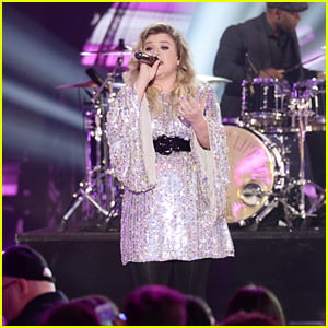 Kelly Clarkson Reveals Which Two Songs She's Deciding Between for Her Next Single!