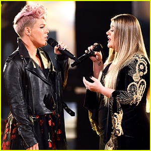 Pink & Kelly Clarkson Sing 'Everybody Hurts' to Open AMAs 2017 (Video)