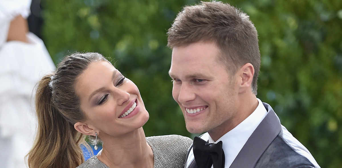 Tom Brady & Gisele Bundchen’s Kids Decorate the Family Christmas Tree