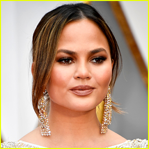 Chrissy Teigen Reveals How She Was Scammed When She Was a Young Model