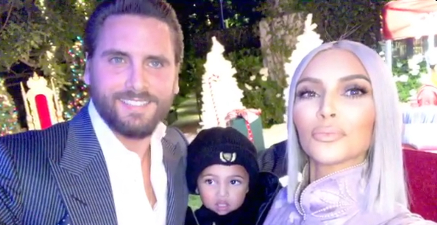 Scott Disick Stopped by the Kardashian Christmas Party 2017 Christmas(01)